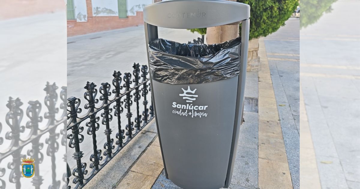 Nuevas papeleras en Sanlúcar la Mayor